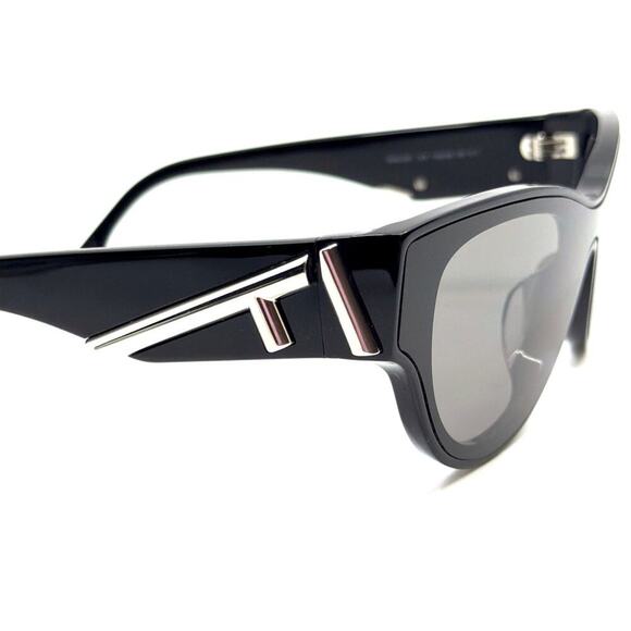 NEW!!! FENDI Sunglasses FE40135F 01A Authentic main image 6